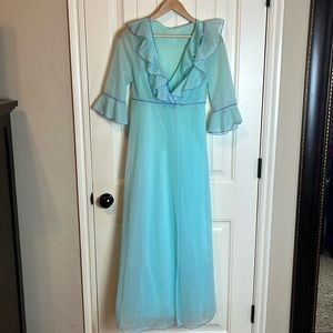 Vintage 70’s peignoir set, long nightgown Sz P/Small